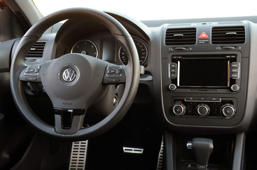  Volkswagen Jetta TDi Street Cup Edition 2010 года  (фото 16 из 41)